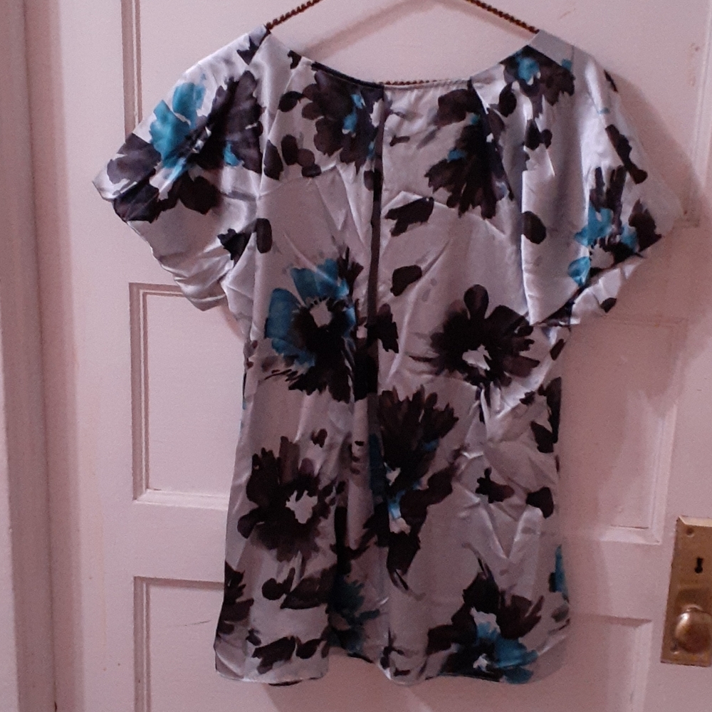 womens blouse - Picture 2 of 4